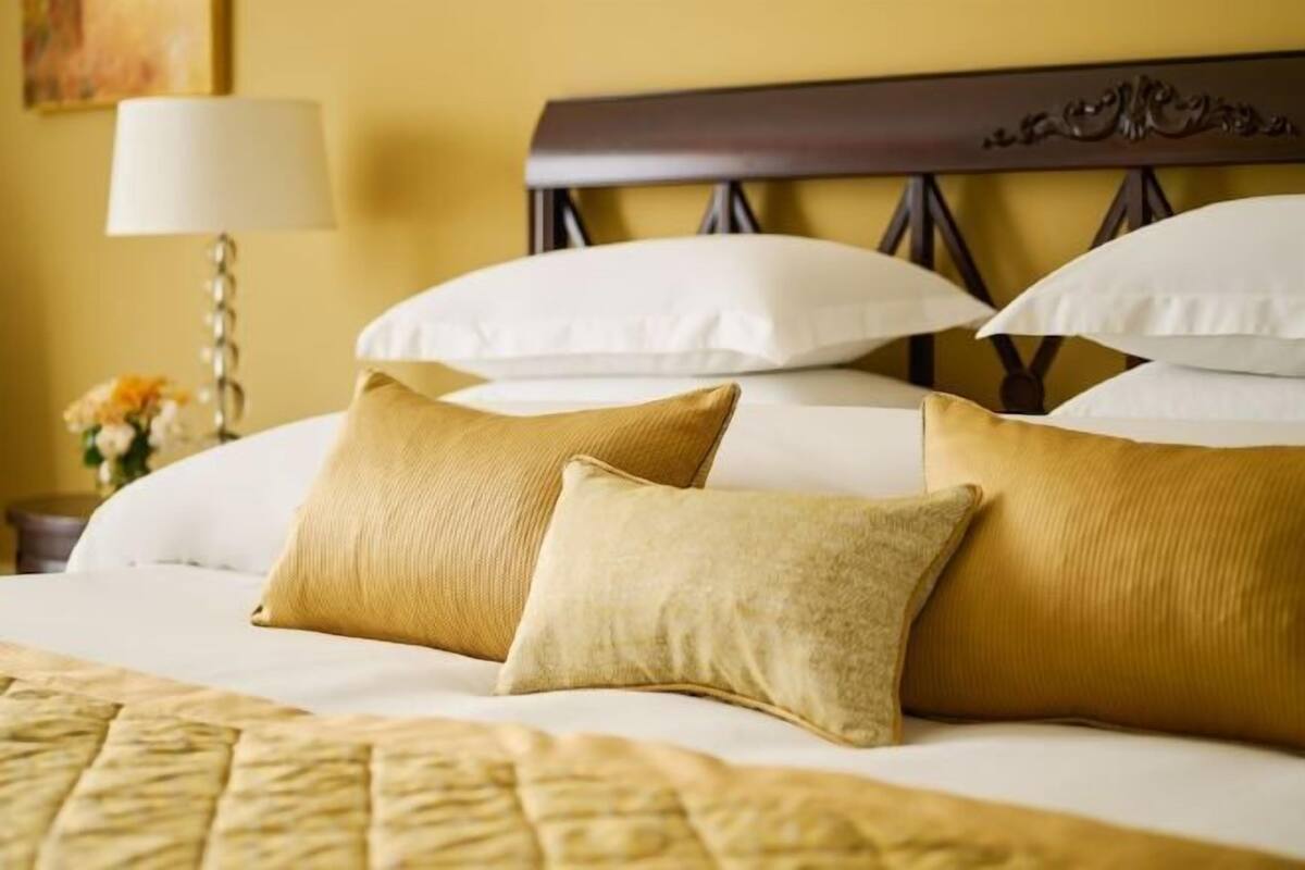 1 Schlafzimmer, Zimmersafe, Schreibtisch, laptopgeeigneter Arbeitsplatz