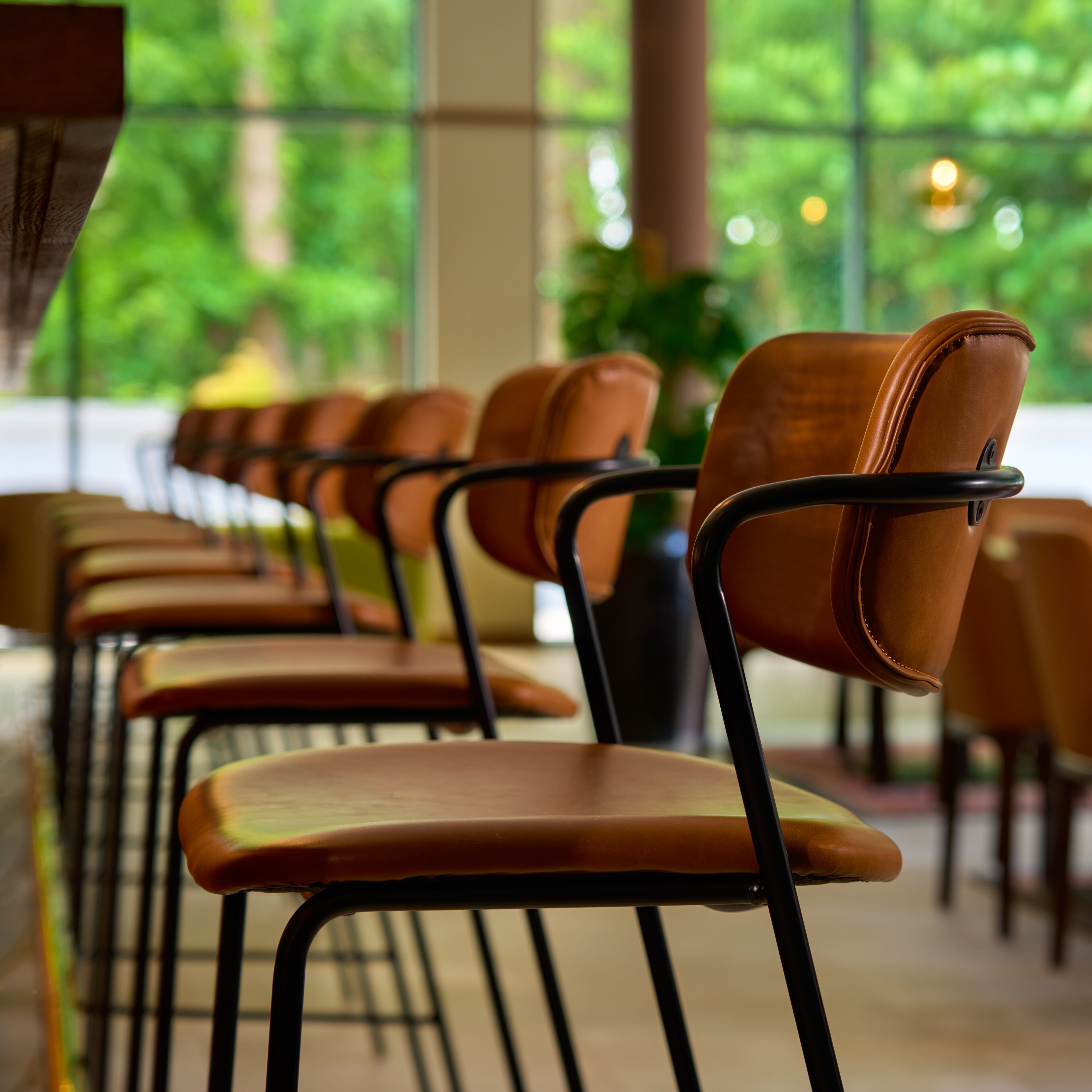 3 restaurants, breakfast served