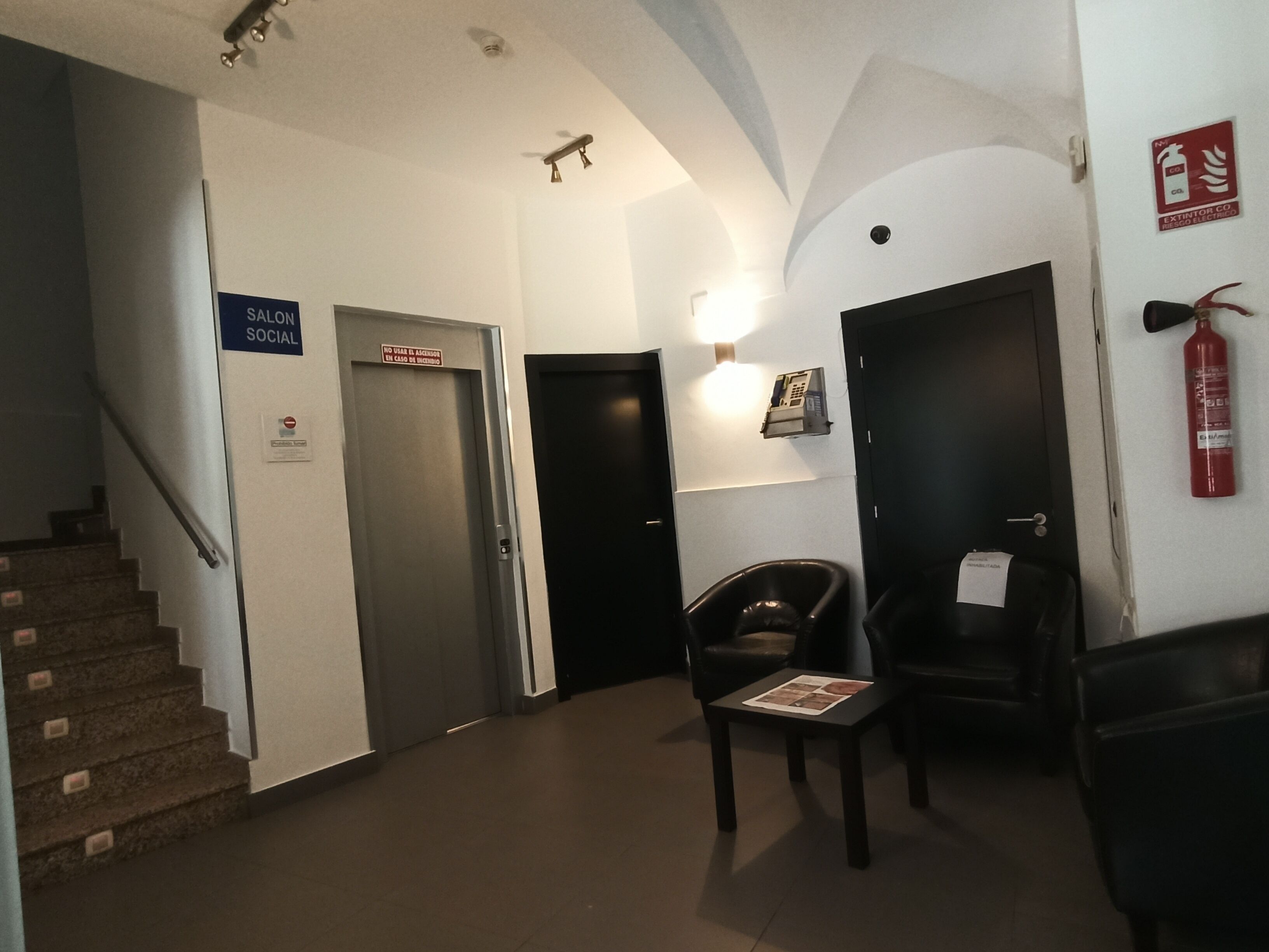 28-inch flat-screen tv with digital channels, tv