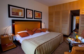 5 sovrum, egyptiska bomullslakan, bäddmadrasser och minibar