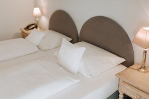 Comfort Double Room | Hypo-allergenic bedding, desk, blackout curtains, iron/ironing board