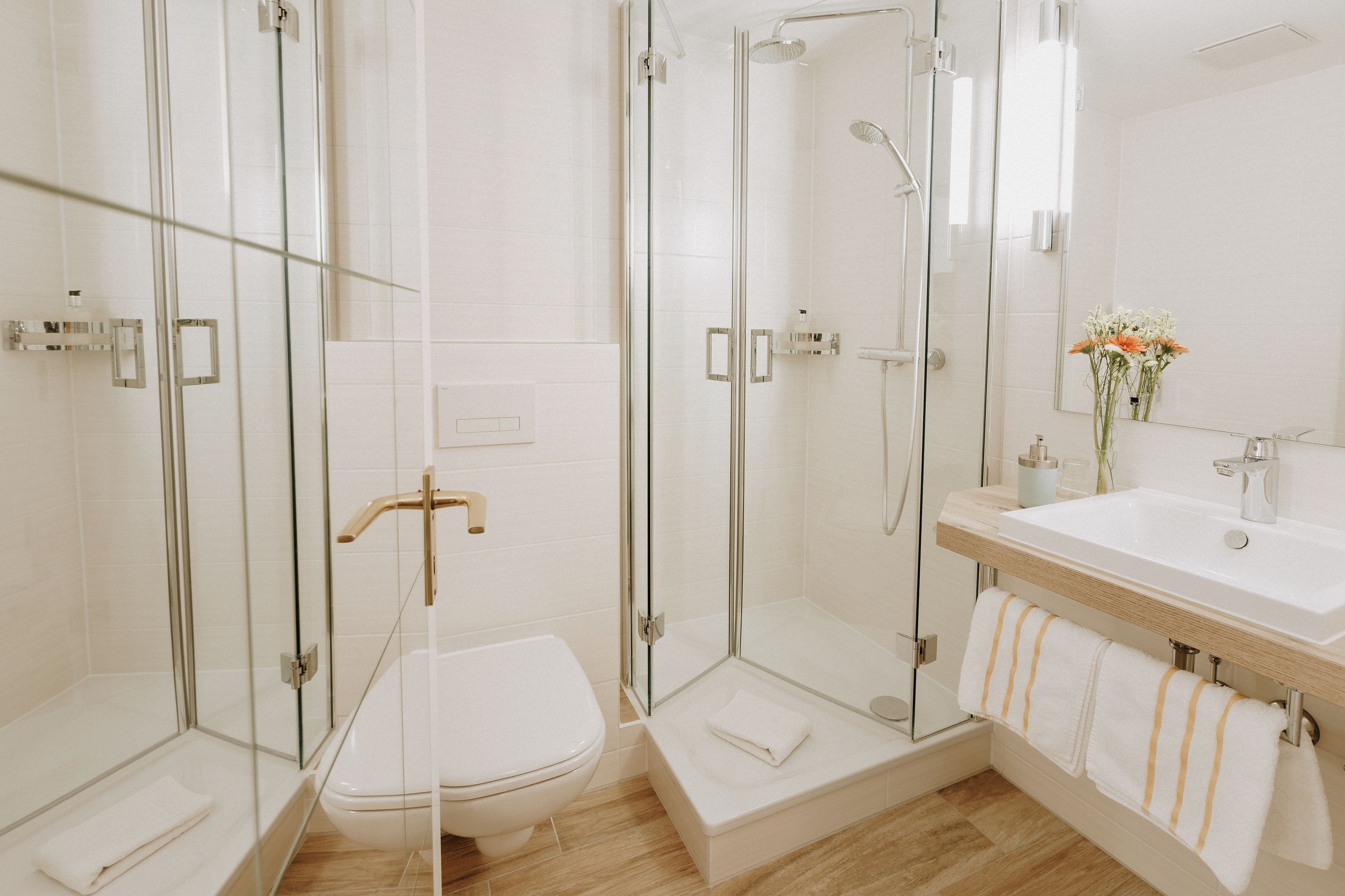 single room | bathroom | shower, free toiletries, hair dryer, heated floors