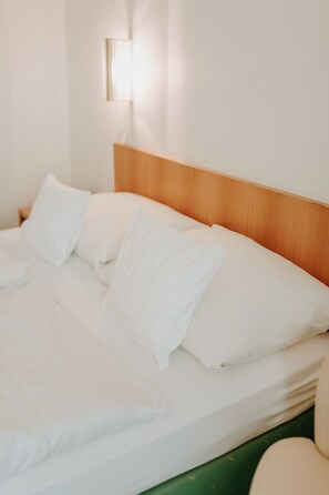 Standard Double Room, 1 Queen Bed | Hypo-allergenic bedding, desk, blackout drapes, iron/ironing board - Huber´s Hotel (Baden-Baden)