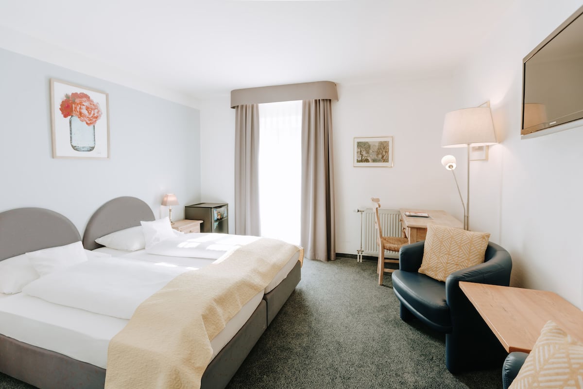 Comfort Double Room | Hypo-allergenic bedding, desk, blackout curtains, iron/ironing board