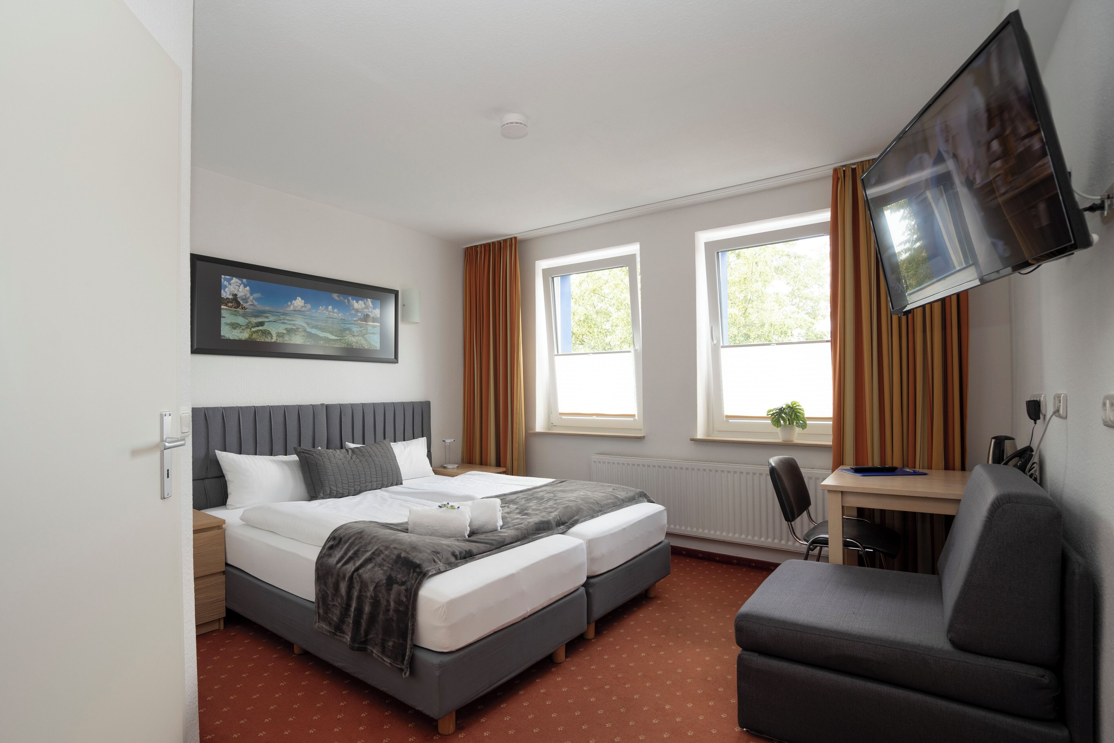 double room | hypo-allergenic bedding, pillow-top beds, desk, blackout curtains