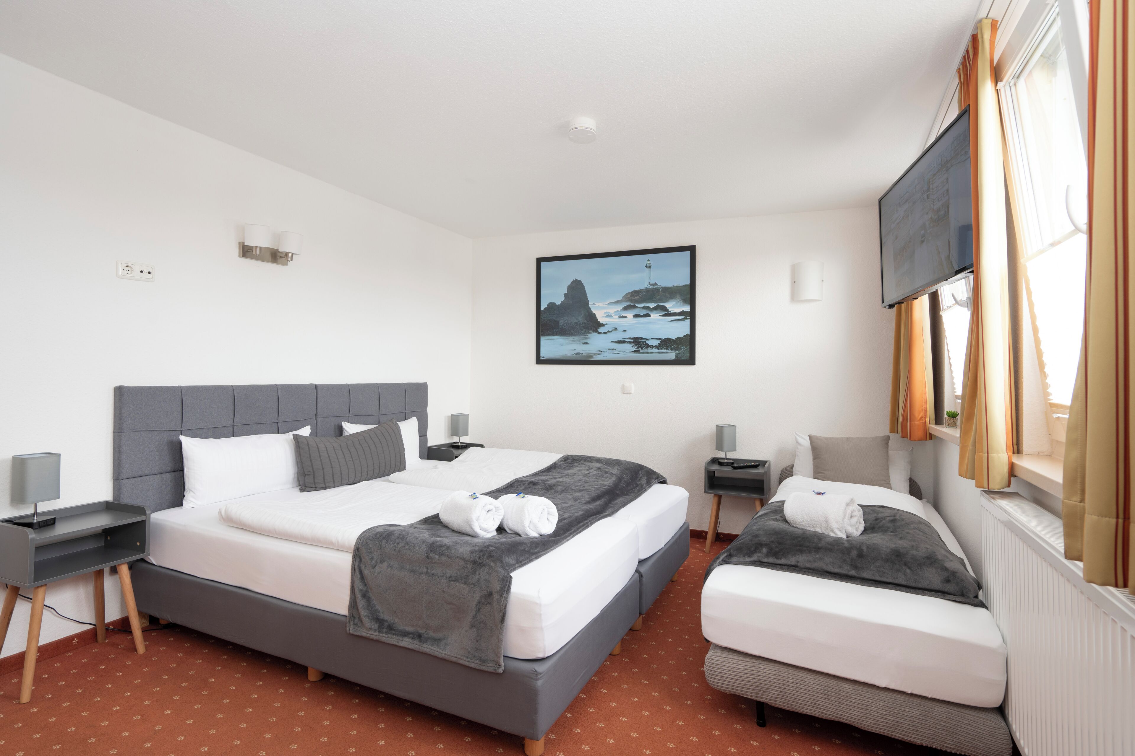 triple room | hypo-allergenic bedding, pillow-top beds, desk, blackout curtains