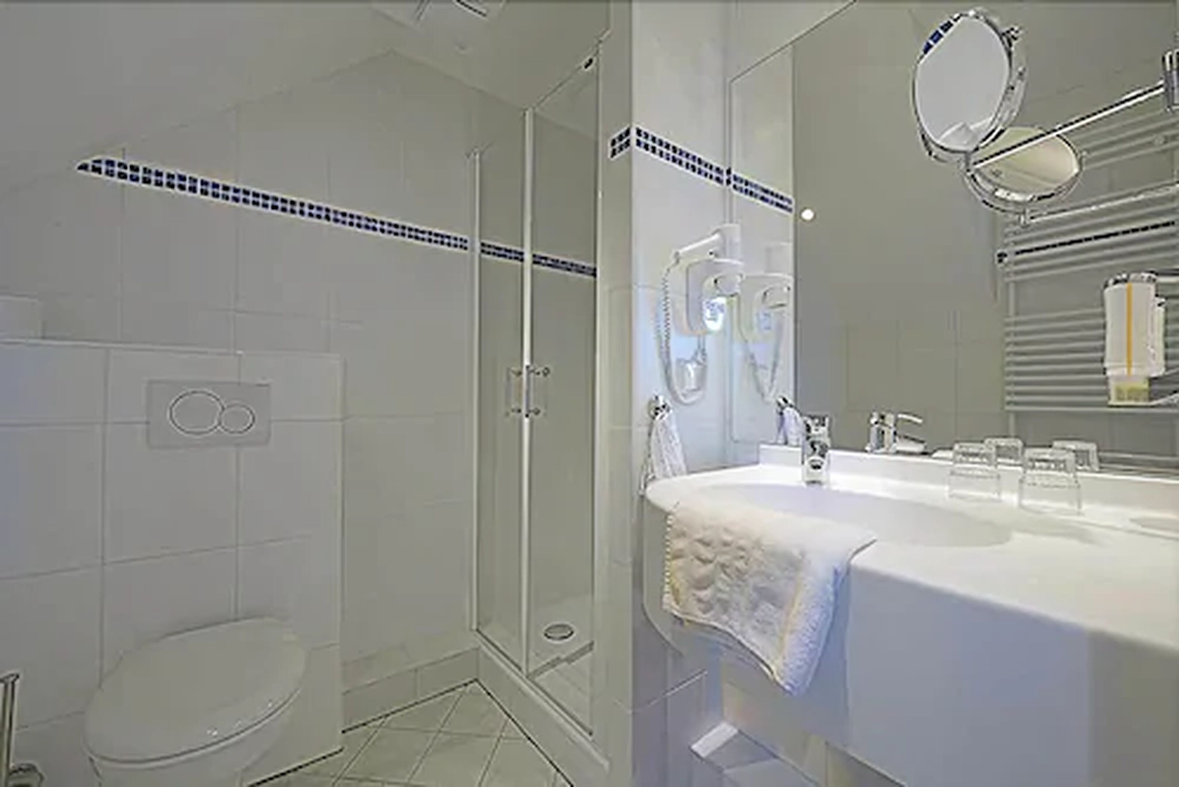 double room | bathroom | shower, free toiletries, hair dryer, towels