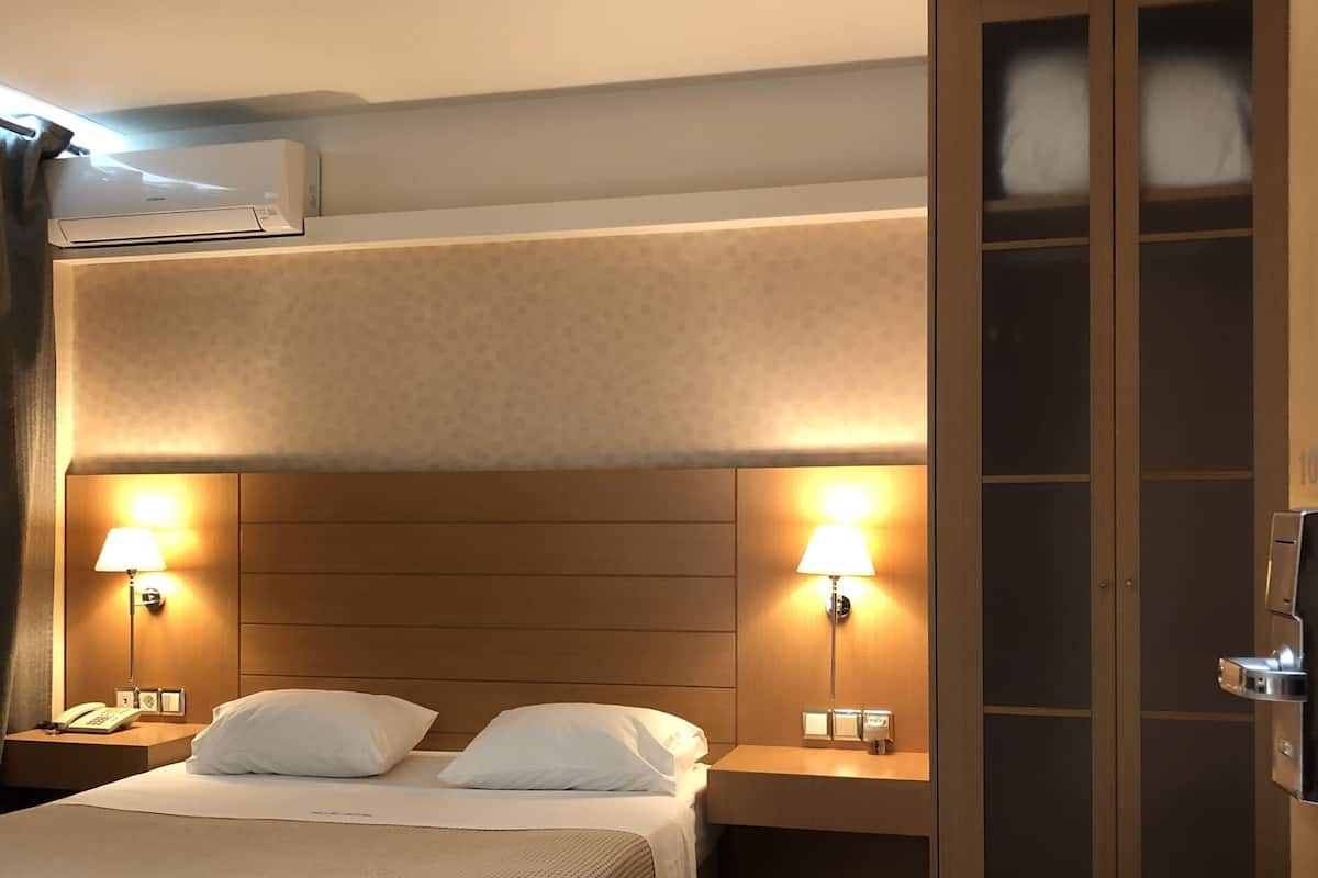 Minibar, in-room safe, desk, soundproofing
