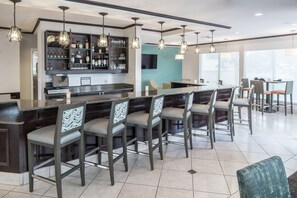 Breakfast and dinner served