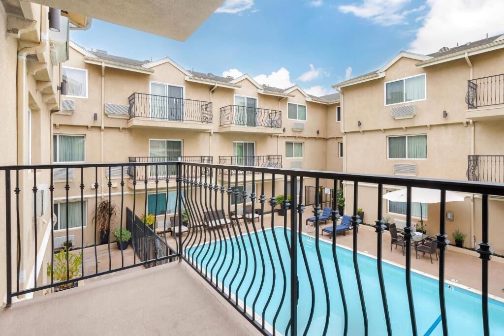 스탠다드룸, 킹사이즈침대 1개, 금연, 분사식 욕조 | 테라스/파티오