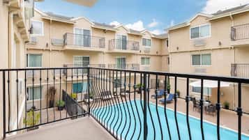 Standard Room, 1 King Bed, Balcony, Non Smoking | Terrace/patio