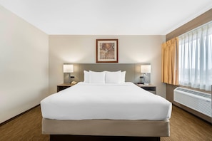 Chambre Standard, 1 trÚs grand lit, non-fumeur | Literie de qualité, coffre-fort, décor unique, ameublement unique