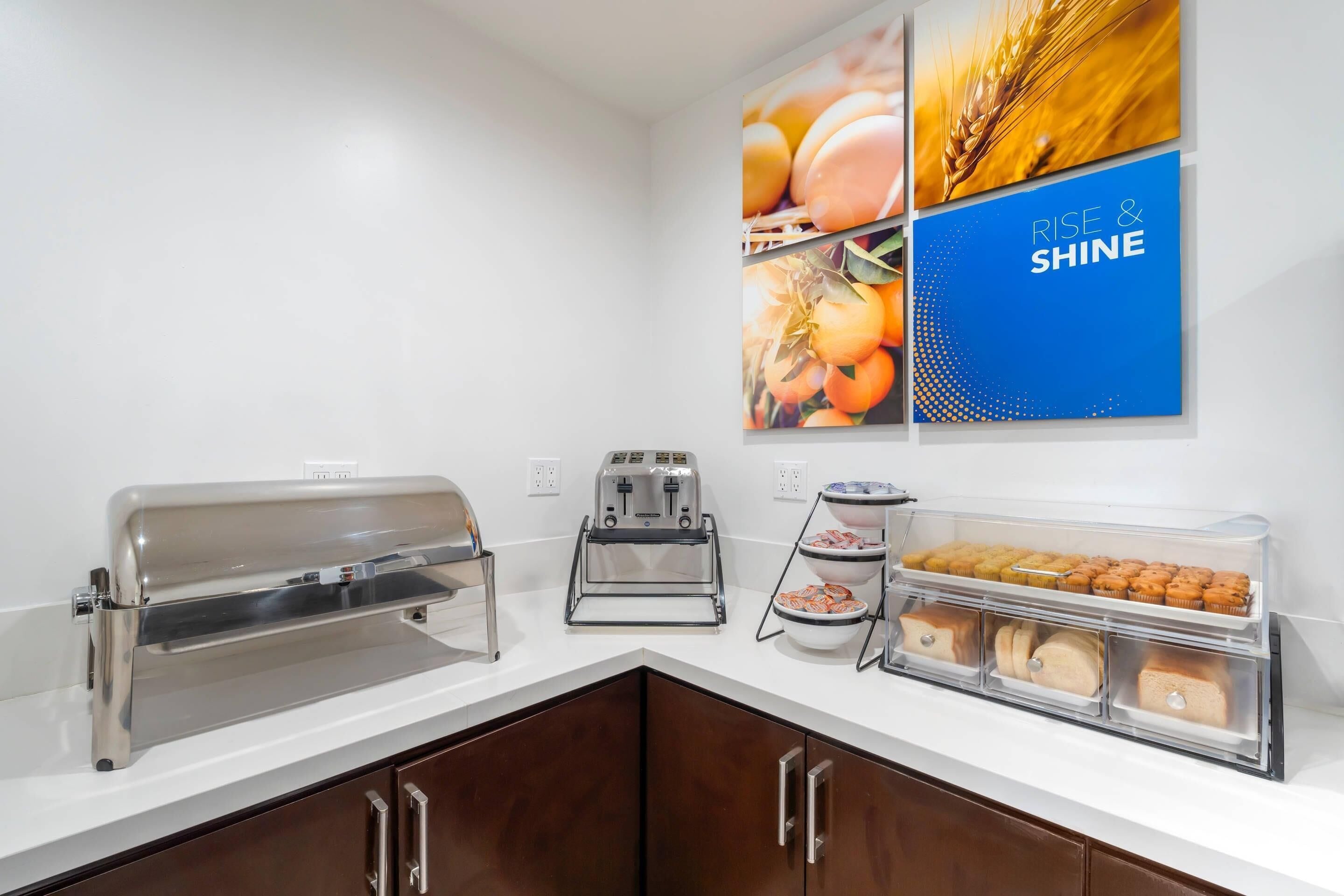 free daily continental breakfast