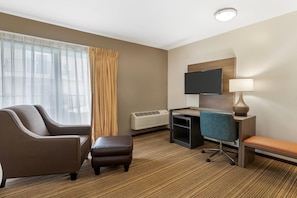 Premium bedding, in-room safe, individually decorated
