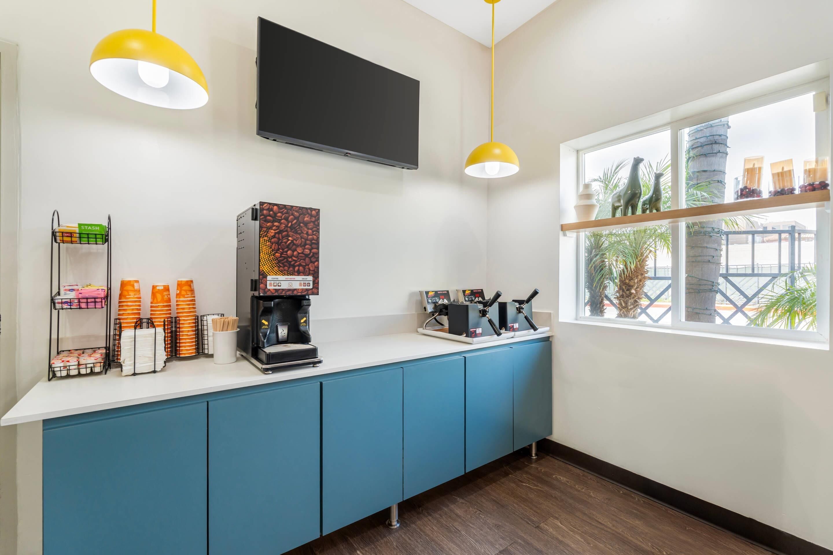 free daily continental breakfast