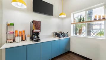 Free daily continental breakfast