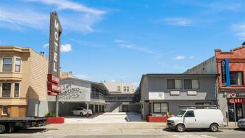 Fachada de la propiedad