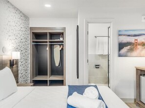 Standard Room, 1 King Bed, Private Bathroom (Self check-in) | In-room safe, desk, laptop workspace, iron/ironing board