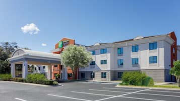 Hotel features a flat roof and symmetrical facade with multiple windows.