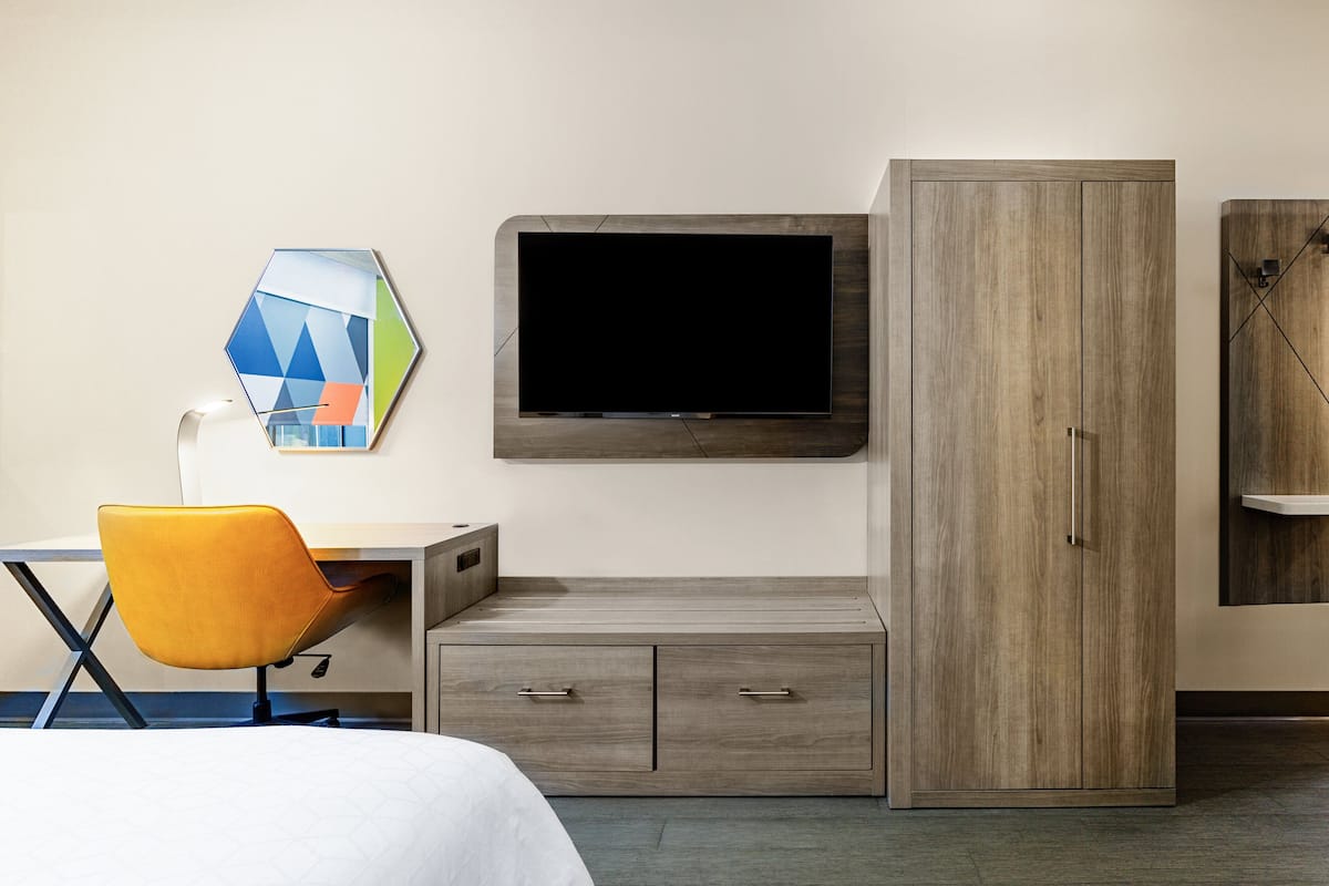 Egyptian cotton sheets, premium bedding, down duvets, pillow-top beds