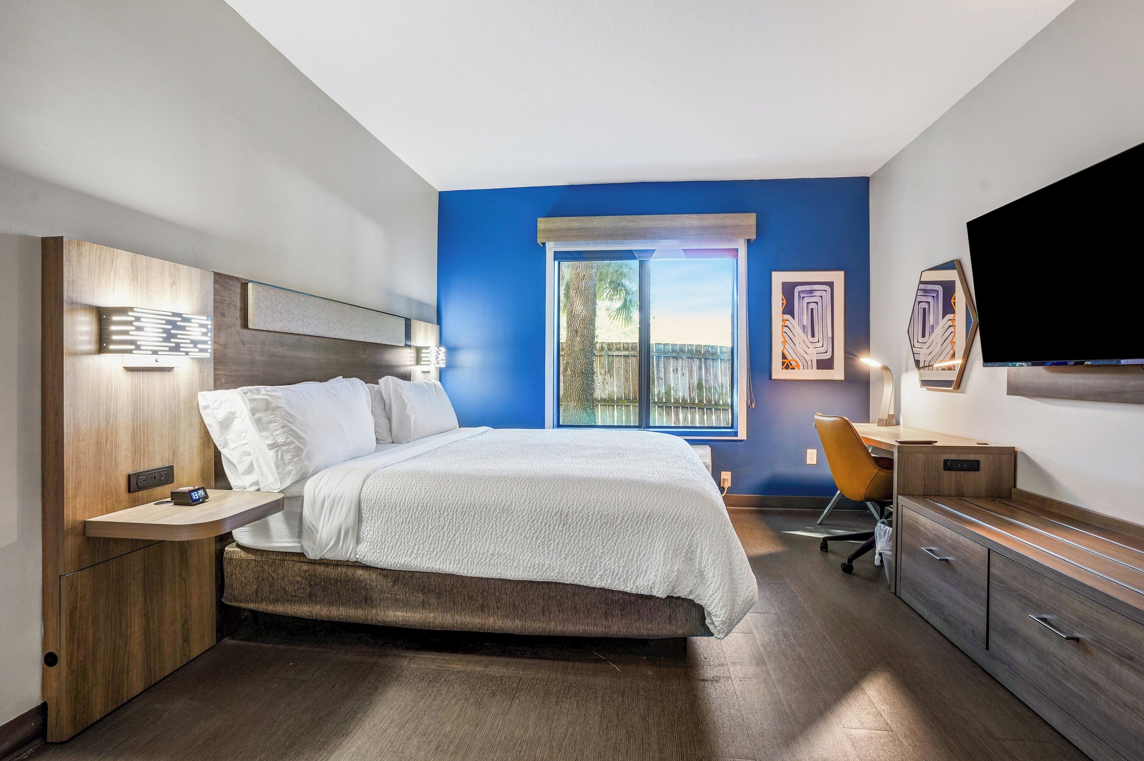 Egyptian cotton sheets, premium bedding, down duvets, pillow-top beds