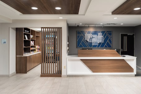 Exterior. Holiday Inn Express & Suites Newport S by IHG