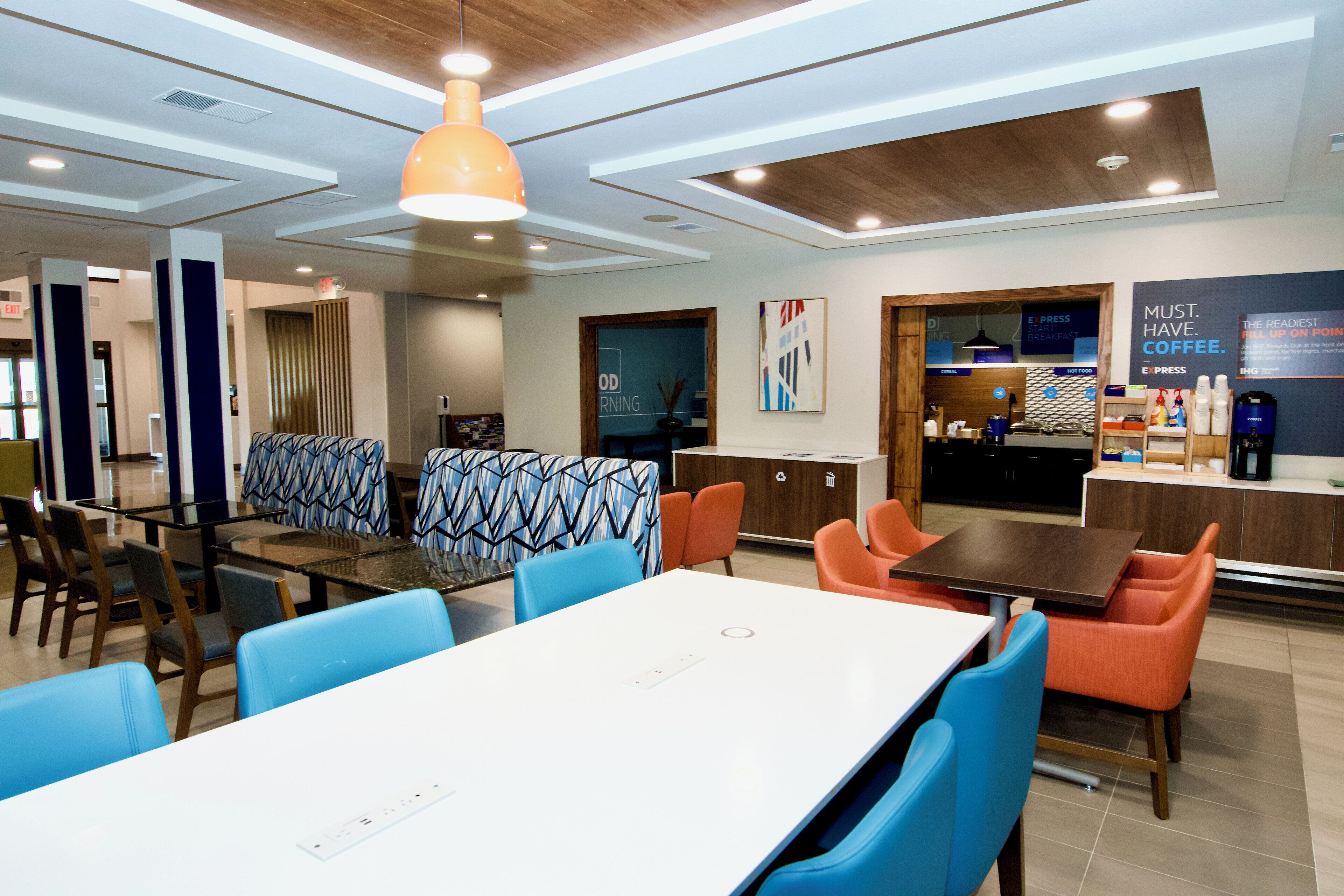 free buffet breakfast