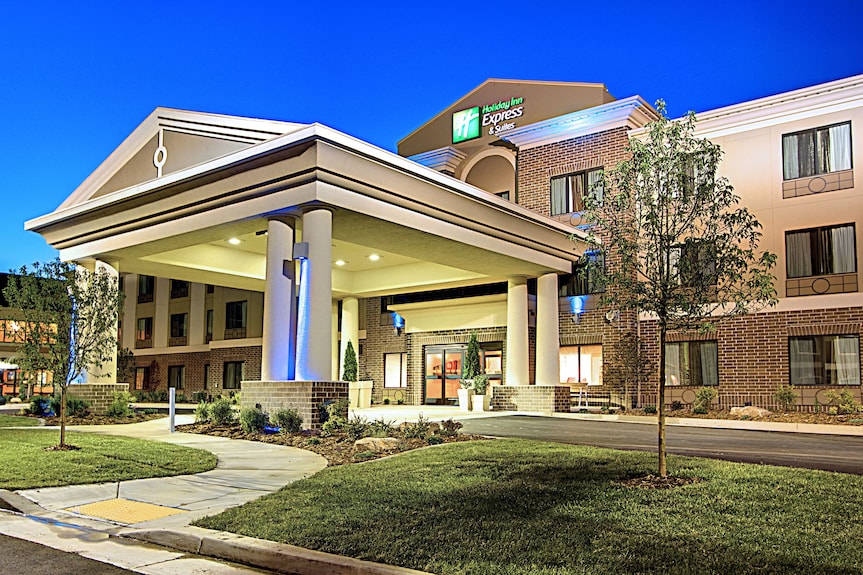 Holiday Inn Express Hotel and Suites West Valley by IHG Reviews, Deals & Photos 2026 - Expedia