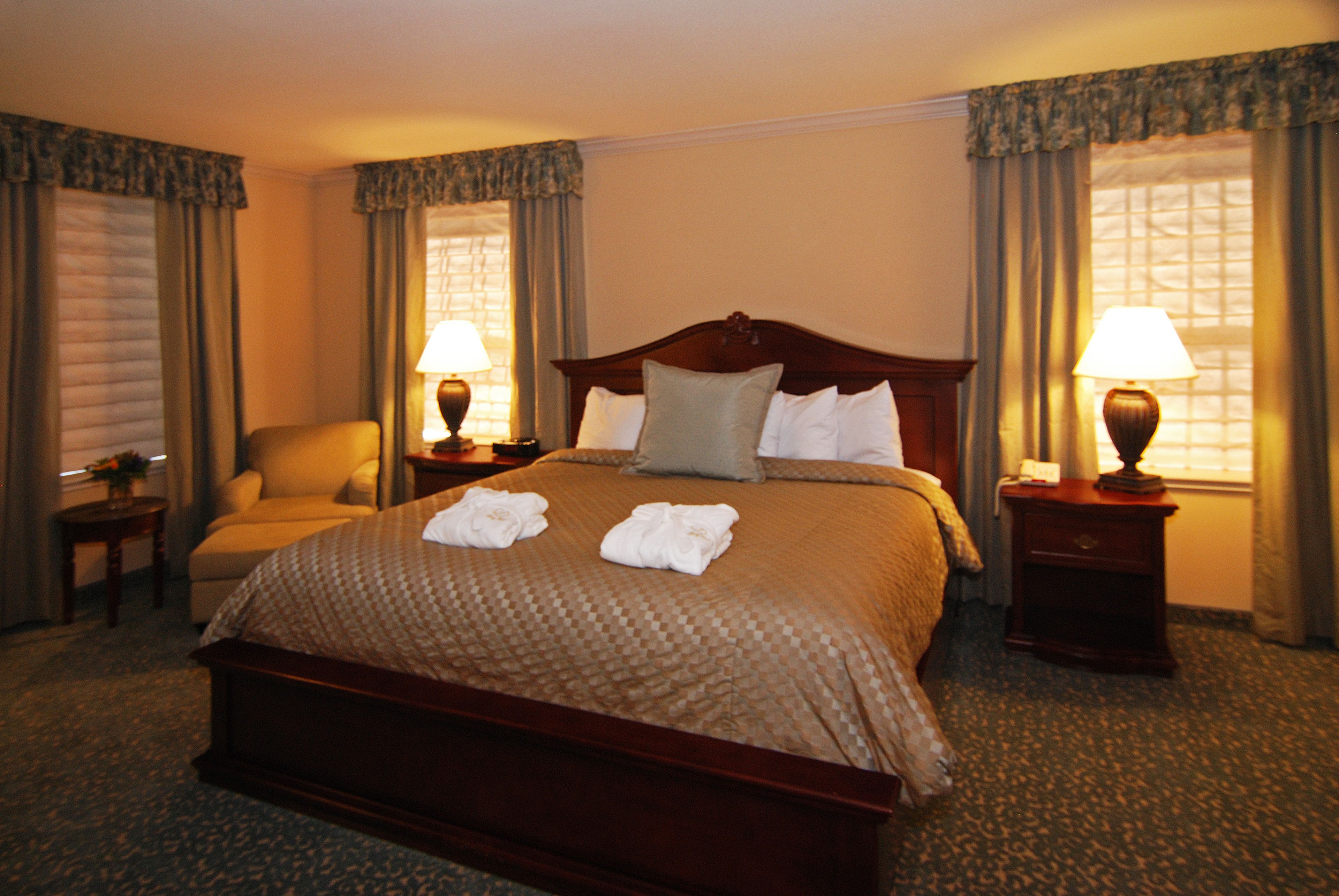 Caja de seguridad en la habitación, escritorio y cortinas blackout 