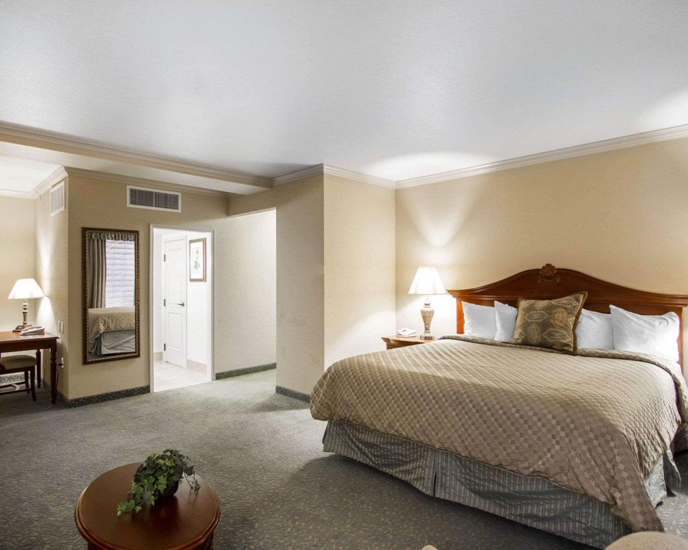 room, 1 king bed, accessible, non smoking | in-room safe, desk, blackout curtains, soundproofing