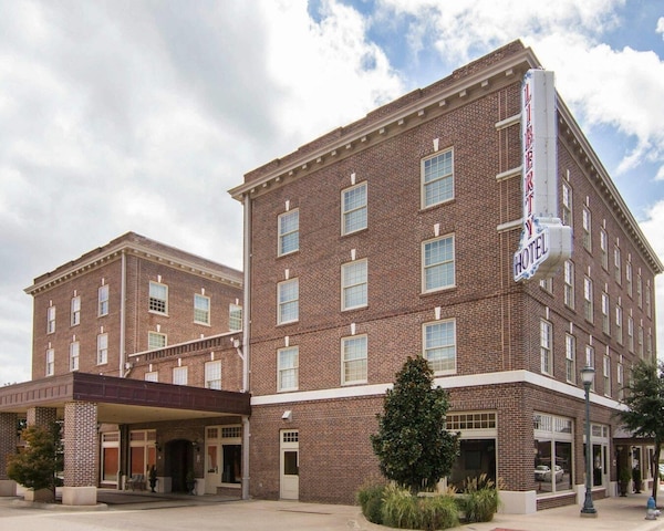 Liberty Hotel, An Ascend Collection Hotel - Joshua, TX