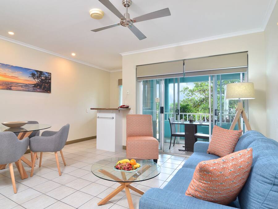 Leilighet – deluxe, 1 soverom (Adults Only) | Oppholdsområde | LED-TV og DVD-spiller