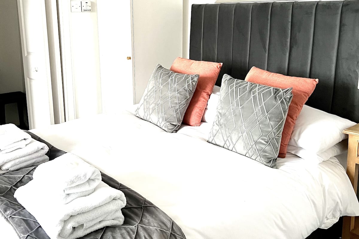 Economy Double Room | Peralatan tempat tidur premium, peti besi dalam bilik