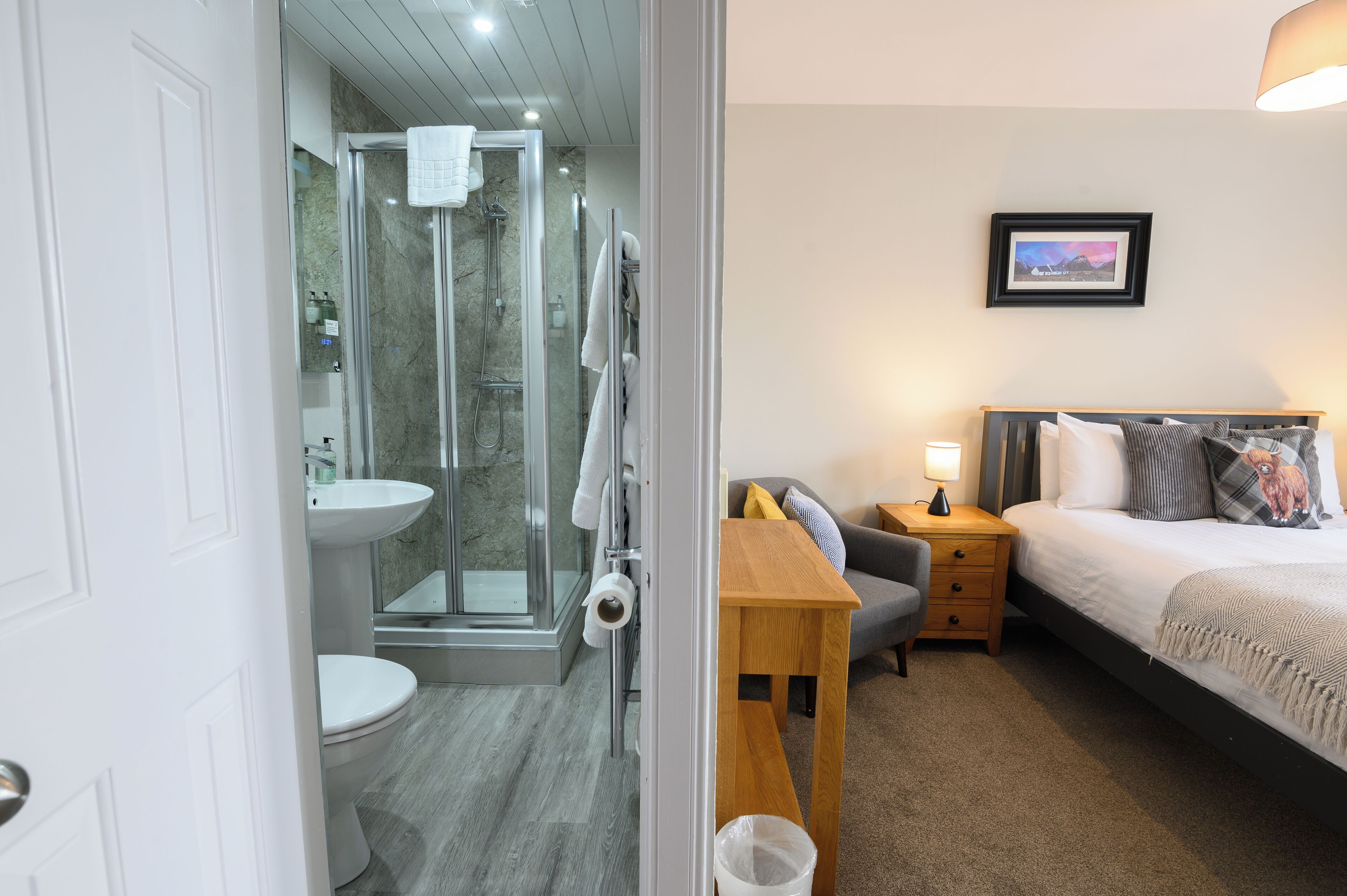 Double Room, Ensuite, Sea View | Free WiFi, bed sheets