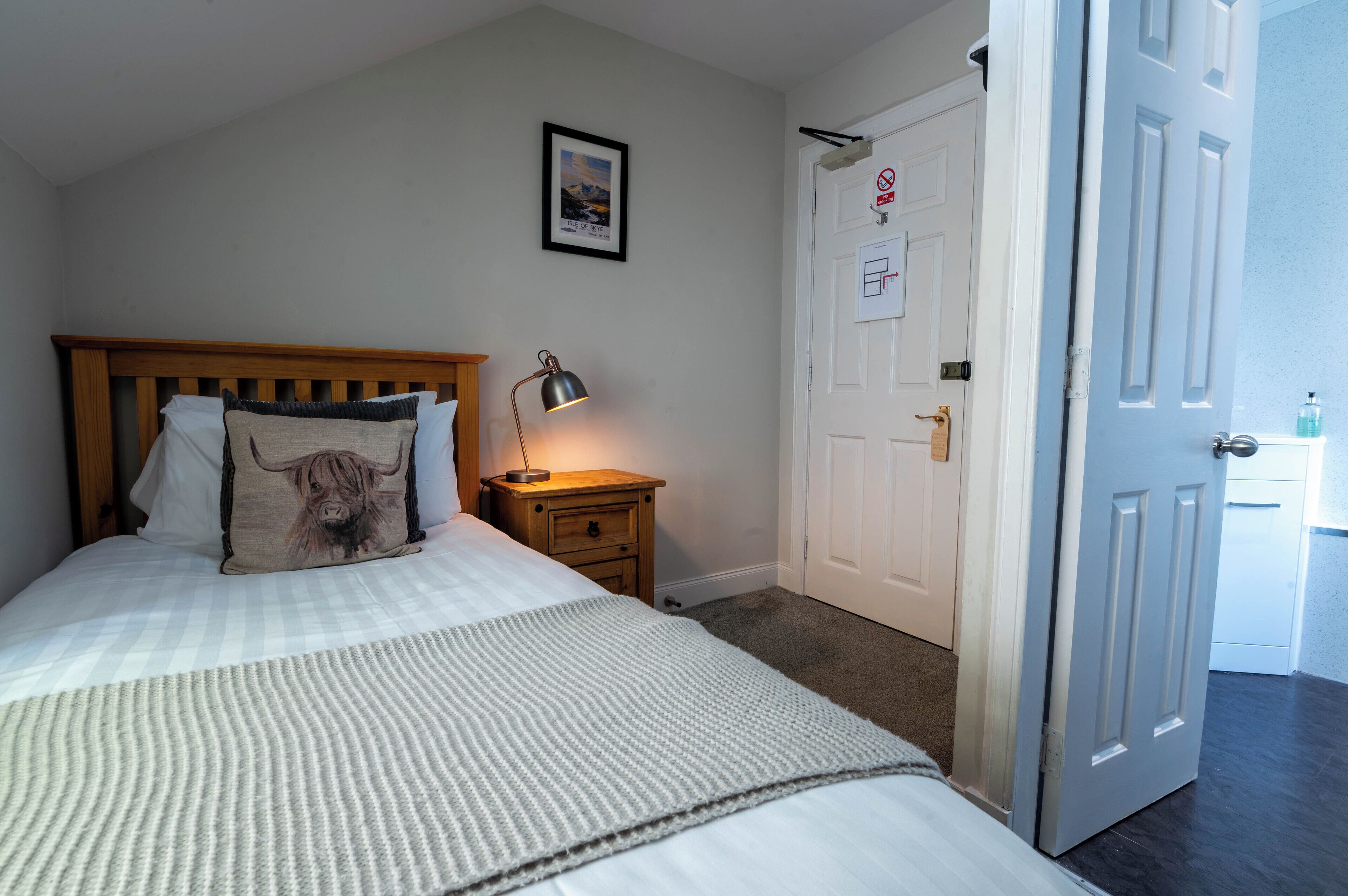 Basic Single Room, Private Bathroom | Bathroom | Shower, free toiletries, hair dryer, towels