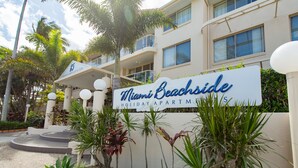 Front of property - Miami Beachside Holiday Apartments (Miami)