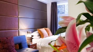 Suite, Ensuite (3 Persons) | Desk, free WiFi, bed sheets