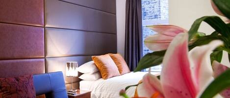 مكتب وواي فاي مجانًا وملاءات أسرّة