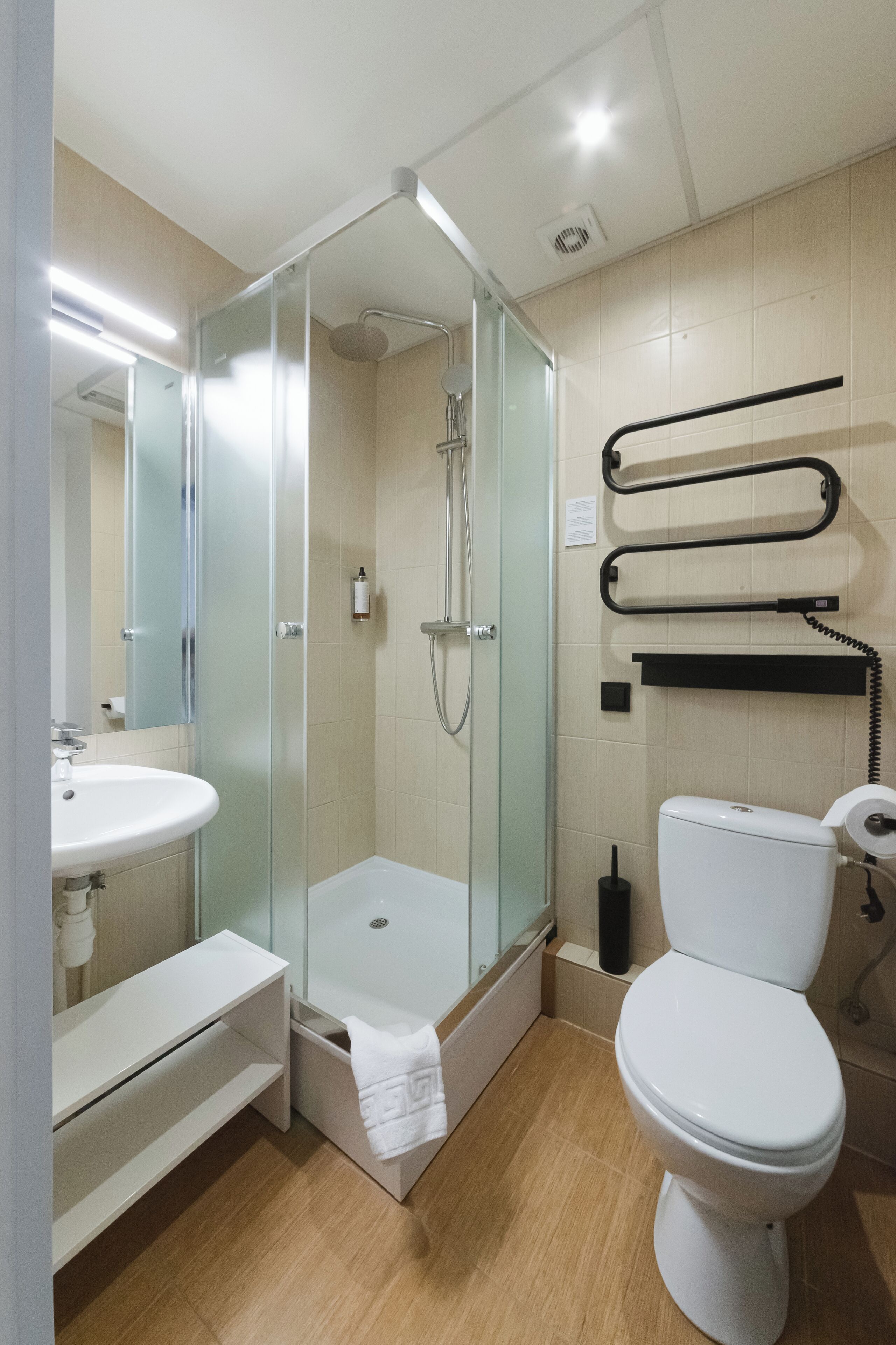 standard twin room | bathroom | shower, hair dryer, towels