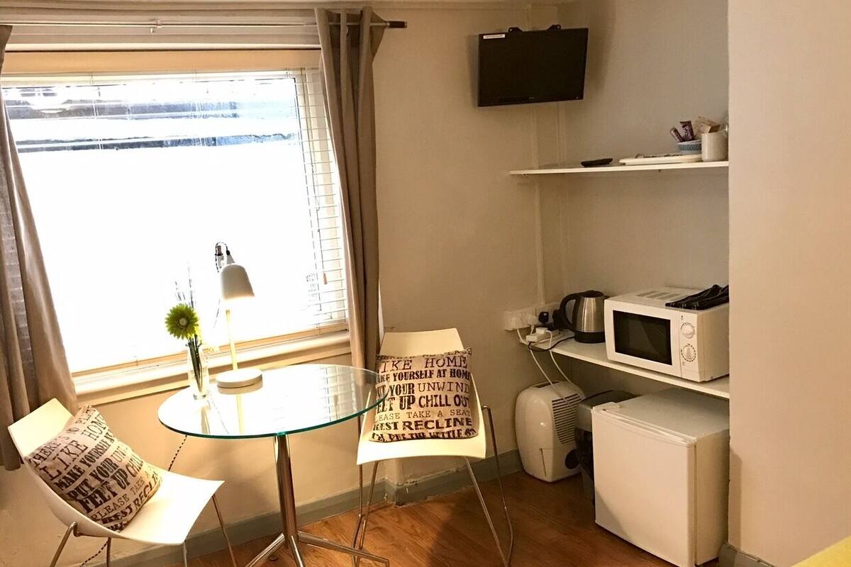 Standard Double Room, Ensuite (Sleeps 2) | Miscellaneous