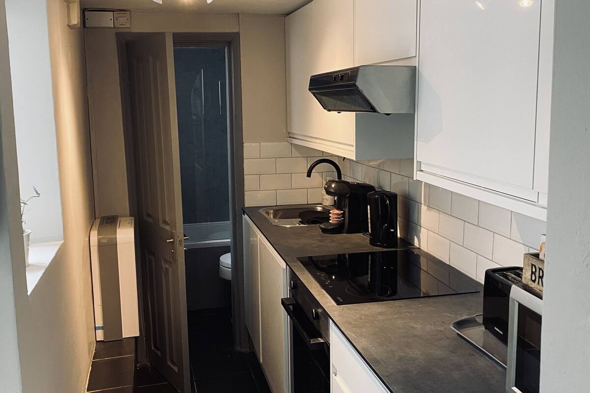 Premium Studio, Ensuite (Garden - Sleeps 2/3) | Private kitchen