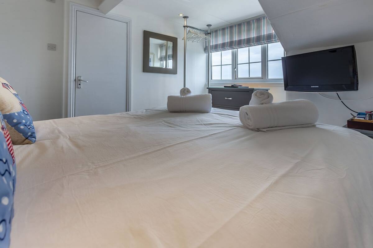 Double Room, Ensuite (Small)