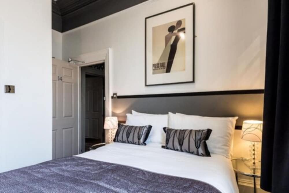 Paskins Town House by null