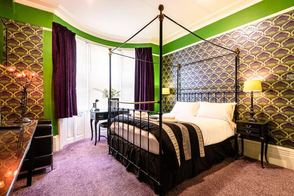 Double Room (Ground Floor) | WiFi (free), bed sheets