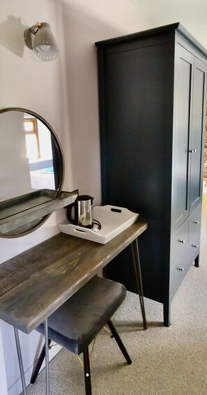 Habitación familiar, baño en la habitación | Ropa de cama hipoalergénica y camas Select Comfort 