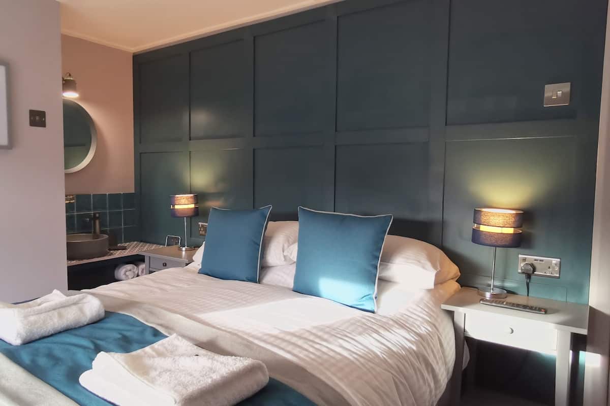 Basic Double Room, Ensuite (Compact)