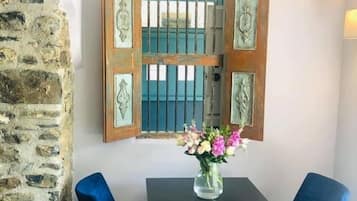 Con servicio de desayunos, comidas y cenas