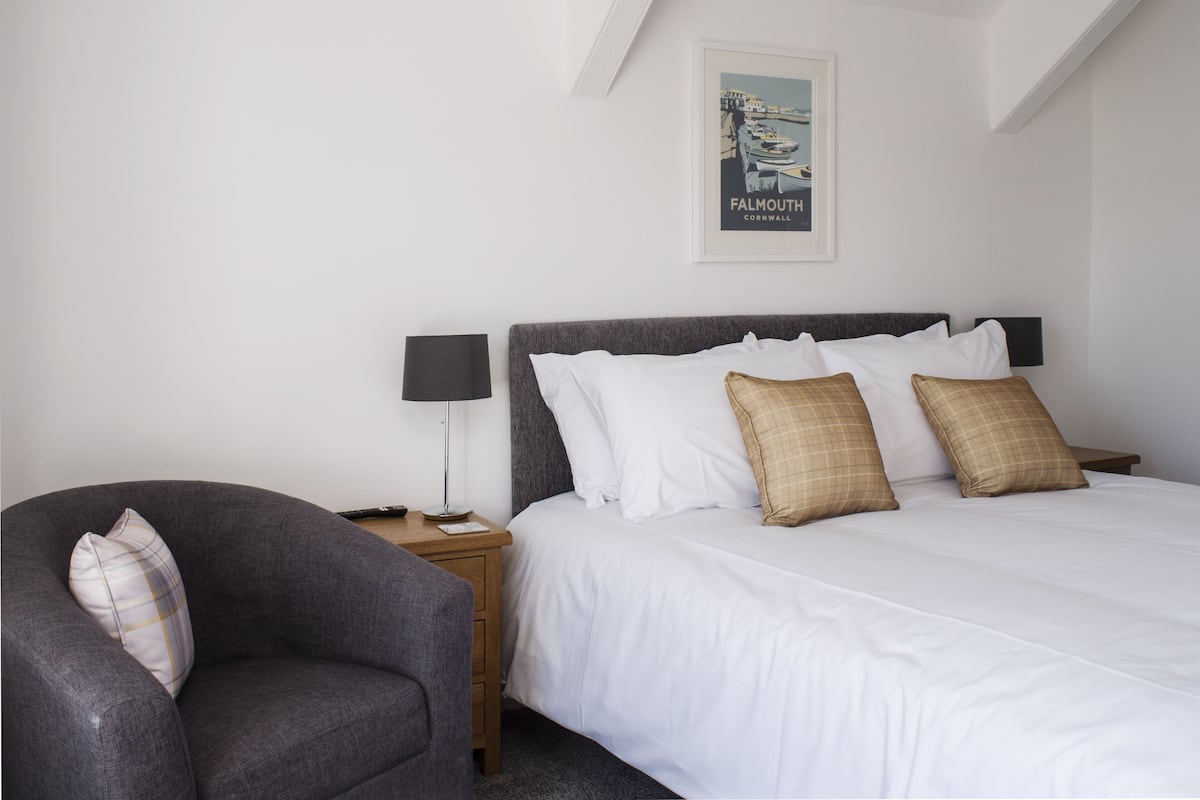 Iron/ironing board (on request), WiFi (free)