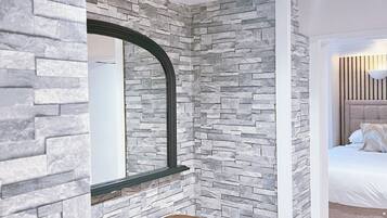 Basic Triple Room, Ensuite (Basement Youth Room) | Interior