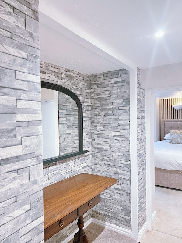 Basic trippelrum - eget badrum (Basement Youth Room) | Interiör